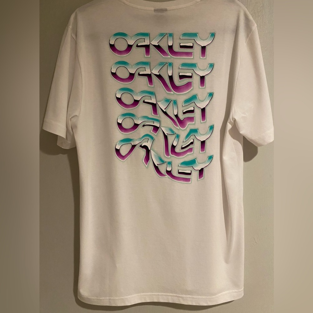 Oakley Twisted Wave Tee. Mens Size L.  Brand new with tags.
